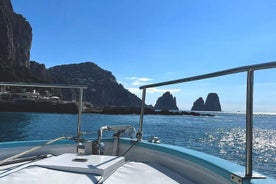 Tour compartido por Capri Paseo en barco Almuerzo y snorkel