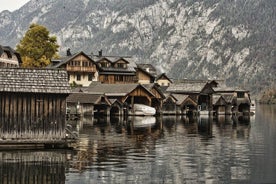 Fredelig familievandring i Hallstatt