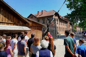 Krakow: Auschwitz Guided Tour with Pickup and Optional Lunch