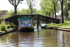 Giethoorn: Highlights Canal Cruise and Sightseeing Village