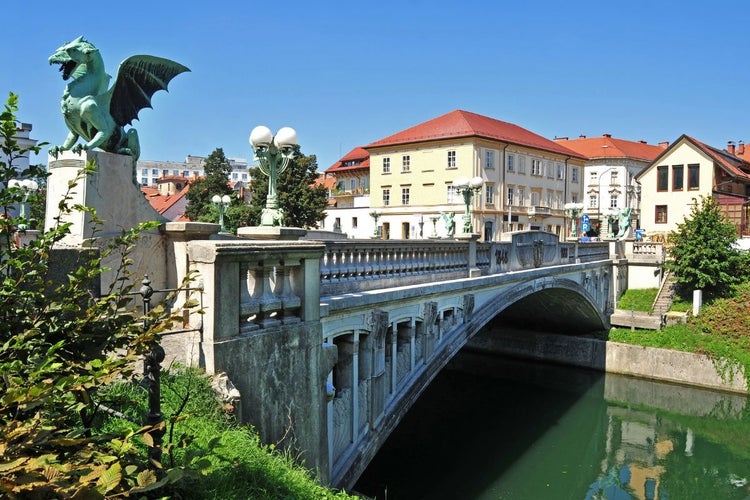 Dragon bridge Ljubljana.jpg