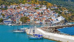 Skopelos guesthouses