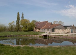 Landelijk vakantiehuis in Diksmuide met een tuin en vijver