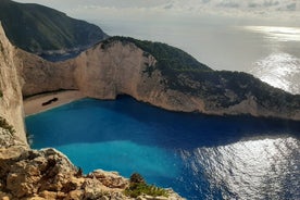 Tour per piccoli gruppi Spiaggia del relitto e grotte blu (terra e mare)