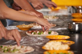 Corso privato di pizza e tiramisù a casa di Cesarina con degustazione a Parma