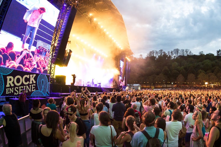  Crowd in a concert at Rock En Seine Festival.jpg