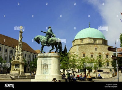 photo of Széchenyi square .