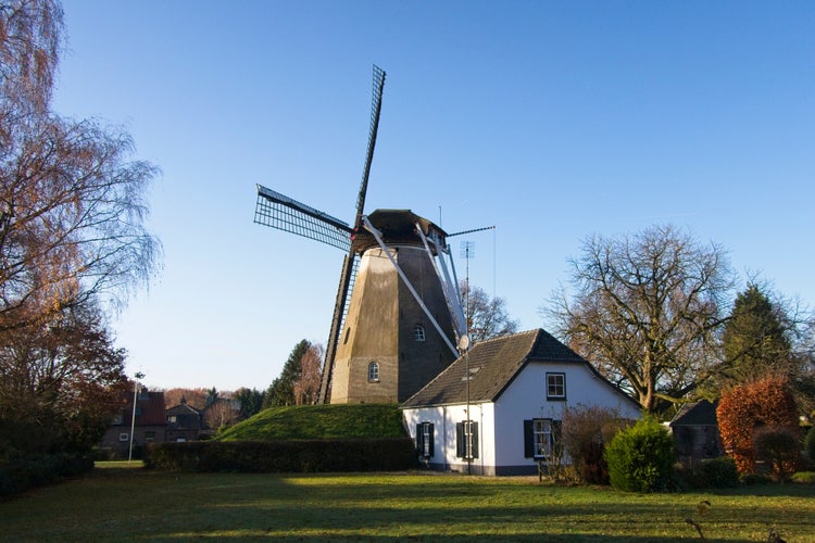 photo of De Keetmolen (The Shack Mill) is a windmill in Ede, Netherlands. According to the inscription under the sails and the sign at the entrance, the mill was built in 1750.