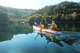 Kayak y cascada en el Parque Nacional Peneda-Gerês desde Oporto