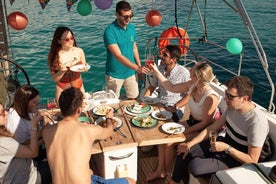 Crucero privado en velero por la mañana en Atenas con gastronomía griega