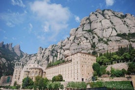 Excursión por la costa de Barcelona con excursión a Montserrat y entrada Evite las colas al Parque Güell