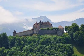 Gruyères-matka juusto- ja suklaatehtaan vierailulla Genevestä