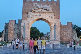 Tour privado de Rimini pelos destaques da cidade à noite