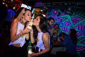 La primera y original ruta por los bares de Budapest con una hora de barra libre + chupitos gratis