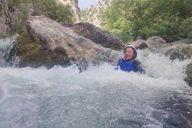 Tour di canyoning per piccoli gruppi nel canyon del fiume Cetina