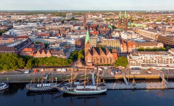 Beautiful view of Hamburg city center with town hall and Alster river, Germany.