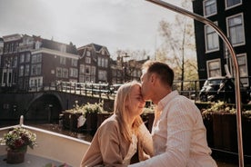 Croisière romantique privée sur les canaux d'Amsterdam avec bulles et collations