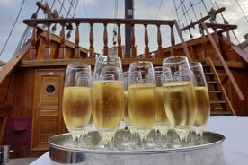 Crucero al atardecer en Dubrovnik a bordo de un barco karaka tradicional