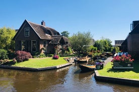 Zaanse Schansin ja Giethoornin pienryhmäkierros hotellihaulla