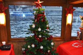 Prague: Advent Boat Cruise with Sweets and Hot Drinks