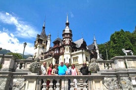 Excursion en petit groupe d’une journée complète au château de Dracula, Brasov et du château de Peles en partant de Bucarest