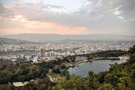 トビリシ湖と観光ツアー