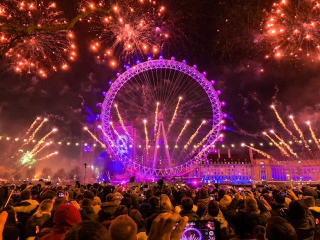 london-in-december-fireworks.jpg