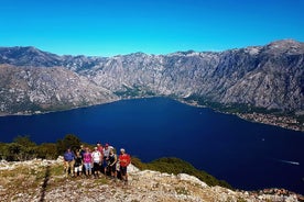 Wandern Vrmac Halbinsel mit Panoramablick auf die Bucht von Kotor