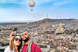 Spaziergang durch Tiflis mit Cable Cars, Weinprobe und traditioneller Bäckerei