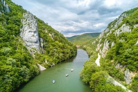 蓝色多瑙河：铁门国家公园之旅，乘坐 1 小时快艇