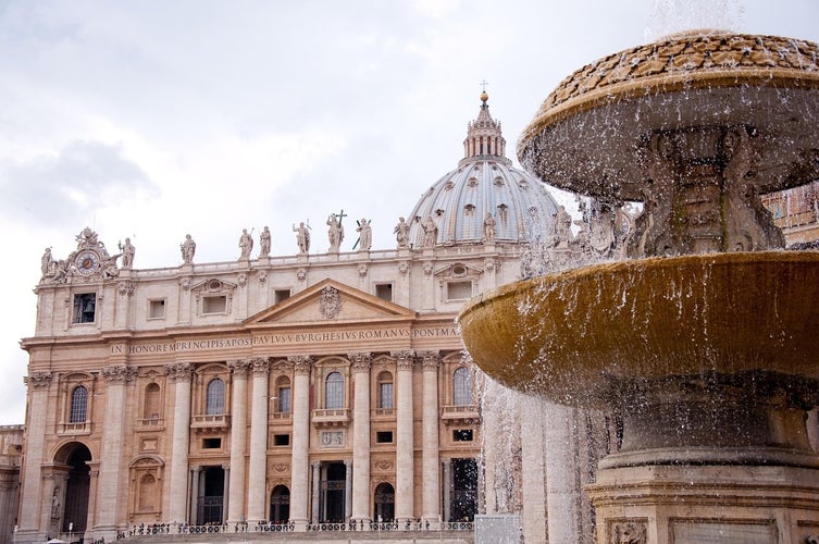 basilica-of-saint-peter-2875093_1280.jpg