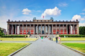 Beautiful view of Hamburg city center with town hall and Alster river, Germany.