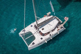 Croisière en catamaran à Milos l'après-midi vers la baie de Kleftiko