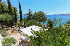 Secret Garden Barada Beach Apartment