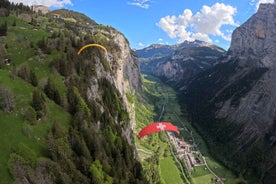 Mürren: Svifvængjaflug yfir Lauterbrunnen klettum og fossum