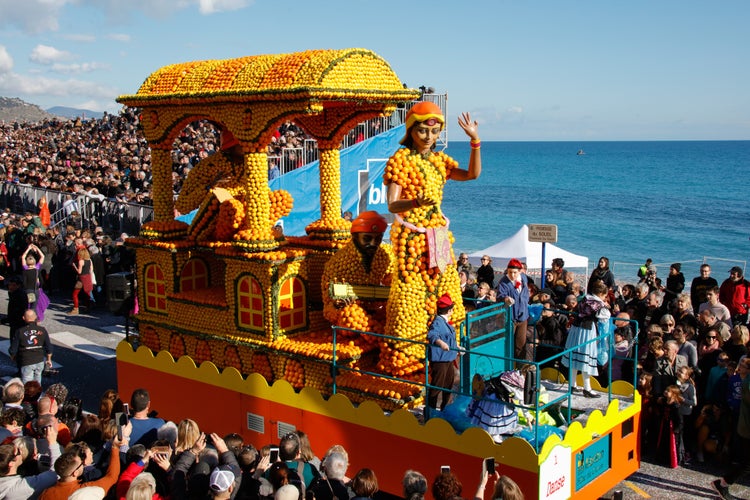 Lemon Festival (Fete du Citron) Golden fruit parades Menton France.jpg