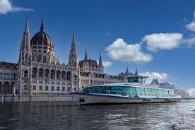 Budapest Danube Sightseeing Cruise with Drink and Audio Guide