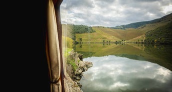 Best of Porto & The PRESIDENCIAL Train by the Wonders of Douro Valley