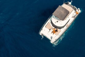 Privat Caldera Cruise med Power Catamaran ENJOY inkl. Måltid og drikkevarer