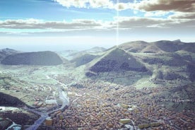 Les pyramides de Visoko visitent le monde mystique par un guide professionnel