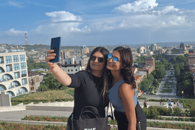 Walking City Tour in Yerevan with Brandy, 5 Wines & Bread