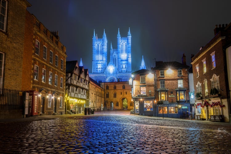 lincoln cathedral lit up in blue in support of the nhs workers who worked through the covid-19 pandemic support solidarity night scene beautiful foggy and rainy night