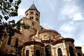 Photo of panoramic view of the city of Clermont-Ferrand with its cathedral, France.