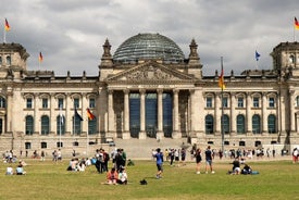 5hours: Guide, Chauffeur & Photographer in Berlin private Tour 