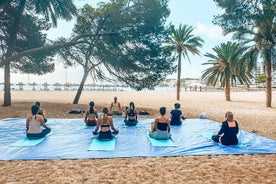 Yoga und Brunch am Strand