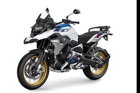 租一辆 BMW r1250 GS 或 Ducati Multistrada，探索克罗地亚海岸和岛屿