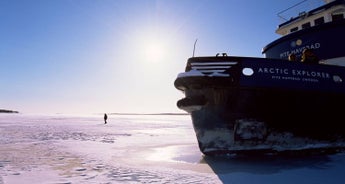 Winter in Sweden: Icebreaker and Northern Lights Hunt