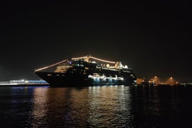 Chioggia: Canals boat tour and take picture of cruise ship