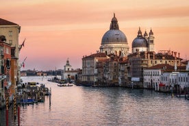 Privater Ausflug: Fahrt auf dem Canal Grande in Venedig am Abend