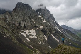 Kazbegi - Endagsvandring privat tur till Chaukhi Pass 3341 m